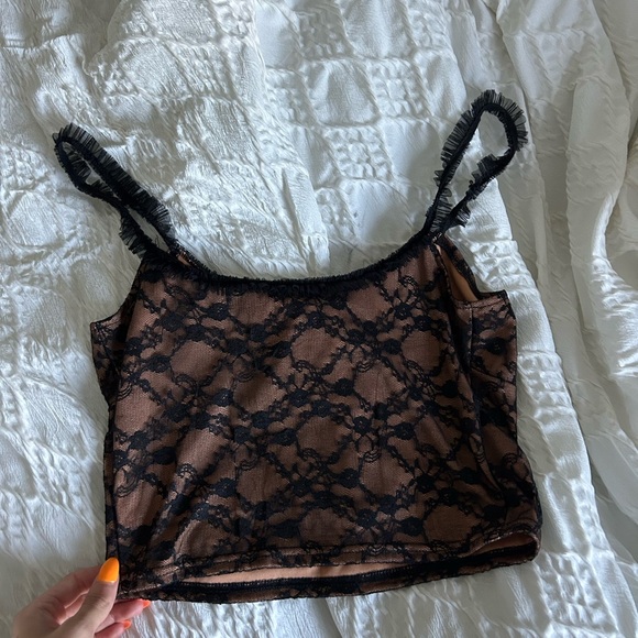 Women's Y2k Ruffle Strap Lace Cropped Tank Top - Picture 5 of 5